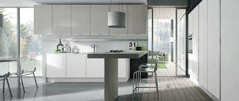 La Cucina Mirror E Una Geometria Magica Costruita Sapientemente Tra Effetti A Riflesso Eleganza E Finiture Preg Pannelli In Vetro Colorato Specchi Arredamento