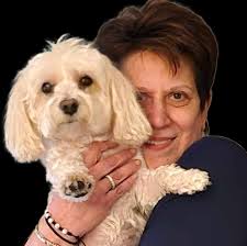 My name is Danielle Spoon, and this is my FOUR YEAR THRIVE-IVERSARY! Four  years ago, I was at the lowest point in my life. I found myself in deep  self-hatred, majorly lacking