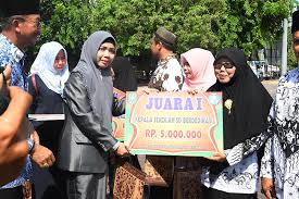 Instrumen penilaian kinerja (pk) kepala sekolah : Hardiknas 2019 3 Kasek Dan 4 Guru Berprestasi Dapat Penghargaan