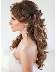 Girls with straight locks usually dream of having curls, while the girls with wavy hair keep fighting curls on a daily basis, trying to tame them down. Wedding Hair Curly Down The Royal Weddings