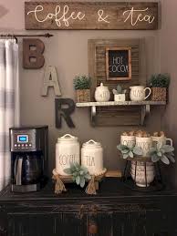 Many coffee bars have much more than that, and all that coffee paraphernalia is bound to take up a good chunk of space—thank goodness there are plenty of coffee bar ideas to organize it all Coole 60 Erstaunliche Mini Coffee Bar Ideen Fur I Bar Barideas Coffee Decoracion De Cocina De Granja Barras De Cafe En Casa Estaciones De Cafe En Casa