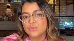 Preta Gil combina look com a neta, Sol de Maria: ''Dia de piscina com a  vovó''