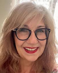 Linda Campo's Instagram, Twitter & Facebook