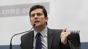 Com esta decisão histórica, as condenações por corrupção passiva e lavagem de dinheiro ficam anuladas. Em Rara Aparicao Juiz Sergio Moro Curte Show Internacional Com Filha E Esposa Veja Imagens Tnonline