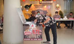 Undian berhadiah uang tunai 1 milyar 2021. Emma Hidayatunnur Dapat Uang 150 Juta Pengundian Pkp Tahap 2 Wartakepri Co Id