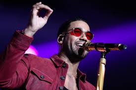 Anthony romeo santos (born july 21, 1981) is an american singer, featured composer and lead singer of the bachata group aventura. The Playlist Romeo Santos Reunites With Aventura And 9 More New Songs The New York Times