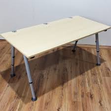 Die tischplatte kann in der gewünschten höhe montiert werden, da die beine zwischen 65 und 85 cm verstellbar sind. Vario Schreibtisch 160x80 Cm In Ahorn A Fussgestell In Silber Schreibtisch Burotische Ks Buromobel