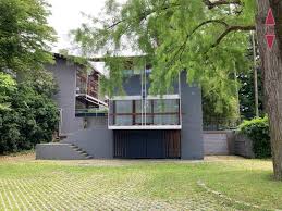 Professionalism and technology have always guided the company in its growth allowing it to reach important targets in the design of bathroom. Design Ikone Einfamilienhaus Mit Gastehaus In Baden Baden Beste Zentrumslage