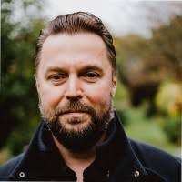 3900+ 'The Loe' profiles