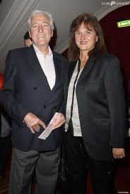 Cela semble plutôt très probable, puisque l'homme a déjà modifié en profondeur les grilles de la chaîne qu'il a. Yann Barthes Sa Femme Jeffrey Heim