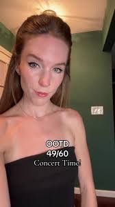 Kerry Robson's Instagram, Twitter & Facebook