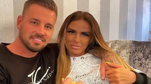 A subreddit for fans of katie price. Katie Price Hat Einen Neuen Hund Und Erntet Heftige Kritik Promiflash De