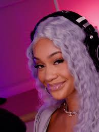 Taylor, Serrano Make Weight for Netflix Event