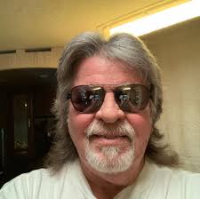 What are great resorts or hotels for an anniversary getaway in the  Destin/Pensacola area of Florida?