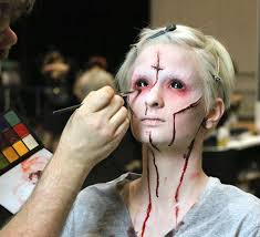 The devil is in the details! 😈 Makeup Artist Darren Jinks adds the final  touches of color from the Ultimate FX Palette (HDFXP-1) to this scary  “Possessed” makeup.