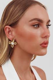 Shop the Avery Flower Pearl Earrings Gold
