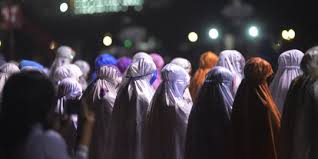 Perintah untuk melaksanakan sholat gerhana tertuang dalam al qur'an, allah berfirman dalam surat fushilat ayat 37, sebagai berikut: Waktu Niat Dan Tata Cara Salat Gerhana Bulan Merdeka Com