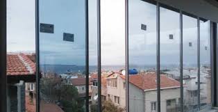 Balkonunu kapatmayı düşünenler için birbirinden özel balkon kapatma sistemleri hakkında detaylı bilgiler ve 22 farklı balkon kapatma örneği. Surgulu Cam Balkon Yorumlari Katlanir Cam Balkon Sistemleri