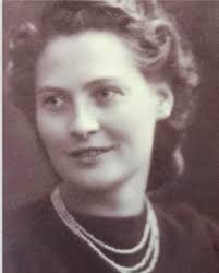 Grandson tackles three Welsh peaks in a day, in memory of 'phenomenal' gran 