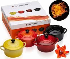 Le mini cocotte le creuset sono questo e un mondo di praticità in cucina! Le Creuset Set De 4 Mini Cocottes De Couleurs Variees Piccantino Belgique