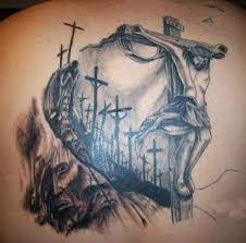 Escena De Jesucristo En La Cruz Mientras Es Crucificado En El Monte Tatuajes Religiosos Tatuaje En La Espalda Tatuajes Religiosos Para Hombres De todos los tatuajes con motivos religiosos, los de jesús tal vez sean los más populares. tatuajes religiosos