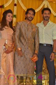 Later, vijay played the role of a police officer in the movie 'gilli'. Actor Pandu Son Pintu Wedding Reception Lovely Stills 410916 Movie Press Meet Pics Latest Event Images Stills