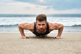 La position de départ est la position de gainage à bras tendus. Se Muscler Avec Des Pompes Toutelanutrition