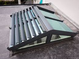 Avant Apres Gain De Lumiere Et D Espace Grace A Une Veranda A Toiture Plate Toit En Verre Toiture Veranda Toiture Maison