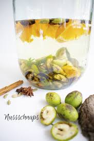 Nussschnaps Oder Nussslikor Am Besten Beides Schnaps Schnaps Rezepte Walnusslikor Selber Machen