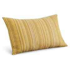 Yellow Gold Modern Throw Pillows Modern Throw Pillows By Color Modern Home Decor En 2020 Deco Salon Mellow Yellow Deco