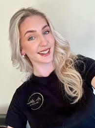 Molly Fraser's Instagram, Twitter & Facebook