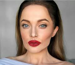 GALERIE: Talentovaná vizážistka baví parádními proměnami! Transformovala se  i v Angelinu Jolie!