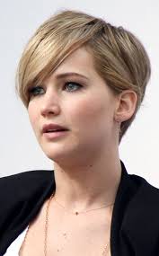 Listed below are different hair types for those who have a double chin. 48 Beautiful Short Hairstyles For Fat Faces And Double Chins