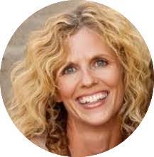 Donna Stark's Instagram, Twitter & Facebook