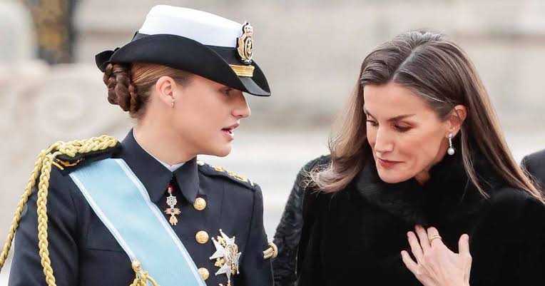 La inesperada visita de última hora que ha sorprendido a la princesa Leonor  y a la reina Letizia en Cádiz