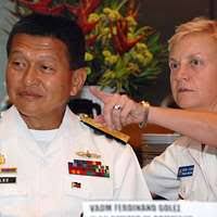 Chief of Naval Staff of the Pakistan Navy Adm. Noman Bashir departs the  guided-missile frigate USS Klakring (FFG 42) after a ship tour.