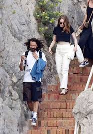 The star of la la land, the favourite and zombieland was pictured in an instagram post wednesday night flaunting a ring and smiling alongside her boyfriend, saturday night live segment director dave mccary. Emma Stone And Dave Mccary At Holiday In Capri 01 Gotceleb