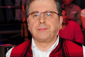 Friderikusz és a csatorna azután perelte be egymást 1999 áprilisában, hogy március végén elmaradt friderikusz showjának soron. A Konkurenciatol Visszater Az Rtl Klub Hoz A Botranyairol Ismert Musorvezeto