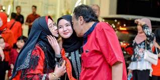 Referensi kado ulang tahun anak perempuan. Viral Gadis Cantik Ini Dapat Kado Mobil Rp5 Miliar Saat Ultah Ke 17 Dream Co Id