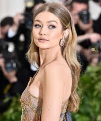 Korang rasa tak Gigi Hadid tu macam Serena Van Der Woodsen betul-betul  dalam dunia realiti? : r/GossipGirl