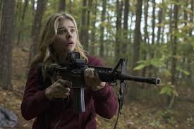 Konflik yang terdapat dalam the 5th wave adalah bagaiman cassie harus bertahan hidup sekaligus menepati janjinya setelah berbagai serangan makhluk lain melalui empat gelombang. The 5th Wave Aliens Invaders Versus An Army Of Twee