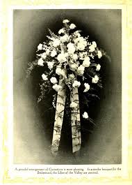 This darling little bunch of blooms by @mooncanyon is a forever. 17 Wedding Flower Arrangements Bouquets 1916 Click Americana