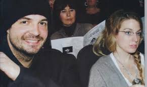 Το ζευγάρι που είναι ήδη εδώ και δέκα μήνες μαζί, παρακολούθησε την πρεμιέρα της παράστασης «η κουζίνα». O Hsyxos Xwrismos Ths Xryshs Bardinogiannh Me To Nino 3ypolita Ti Problepei To Progamiaio Symbolaio Eirinika Gr