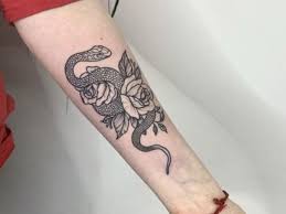 Qué significa el tatuaje de una serpiente según los artistas del tattoo