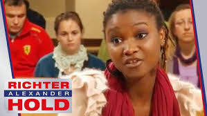 Unaufmerksame Nanny? Benjamin fast in Teich ertrunken!