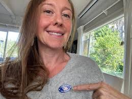 Kelly Wardwell's Instagram, Twitter & Facebook