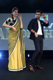 Ranbir And Deepika Groove To Badtameez Dil At The Ndtv Awards Deepika Padukone Style Indian Celebrities Indian Bollywood Actress