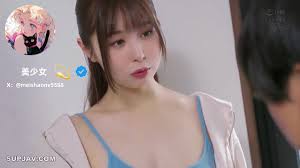 弟弟在朋友的教唆下到奶茶店强上表姐按耐不住的弟弟最后没忍住还是当着众人的面成功操了自己的黑丝表姐(