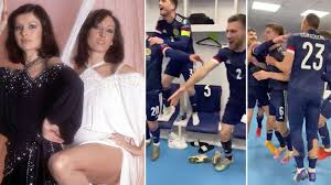 G no sir b em a7 i don't feel very much like talking. Yes Sir I Can Boogie Baccara Hit Feiert Nach Schottlands Kabinenparty Comeback Stern De
