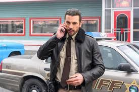 January 20, 1970) is an american actor.he is best known for his roles in popular 1990s films, including billy loomis in scream, chris hooker in the craft and vincent in as good as it gets.since 2017, he has starred as fp jones on the cw's riverdale.his other television roles include johnston jacob jake green jr. Bild Zu Skeet Ulrich Bild Skeet Ulrich Filmstarts De